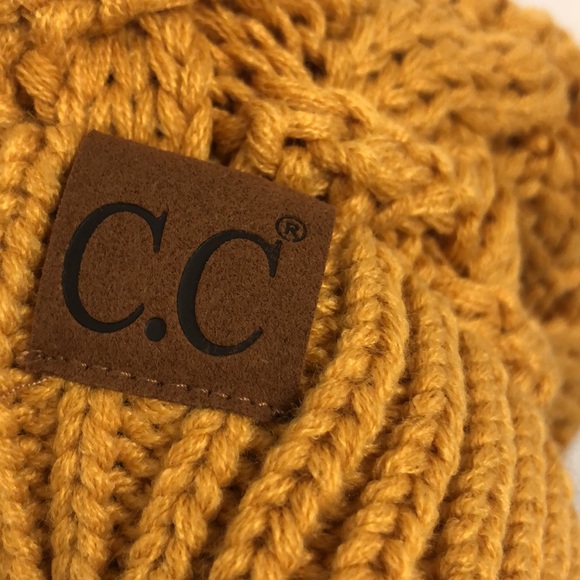 Winter hat With fuzzy inside lining - Picture 5 of 5